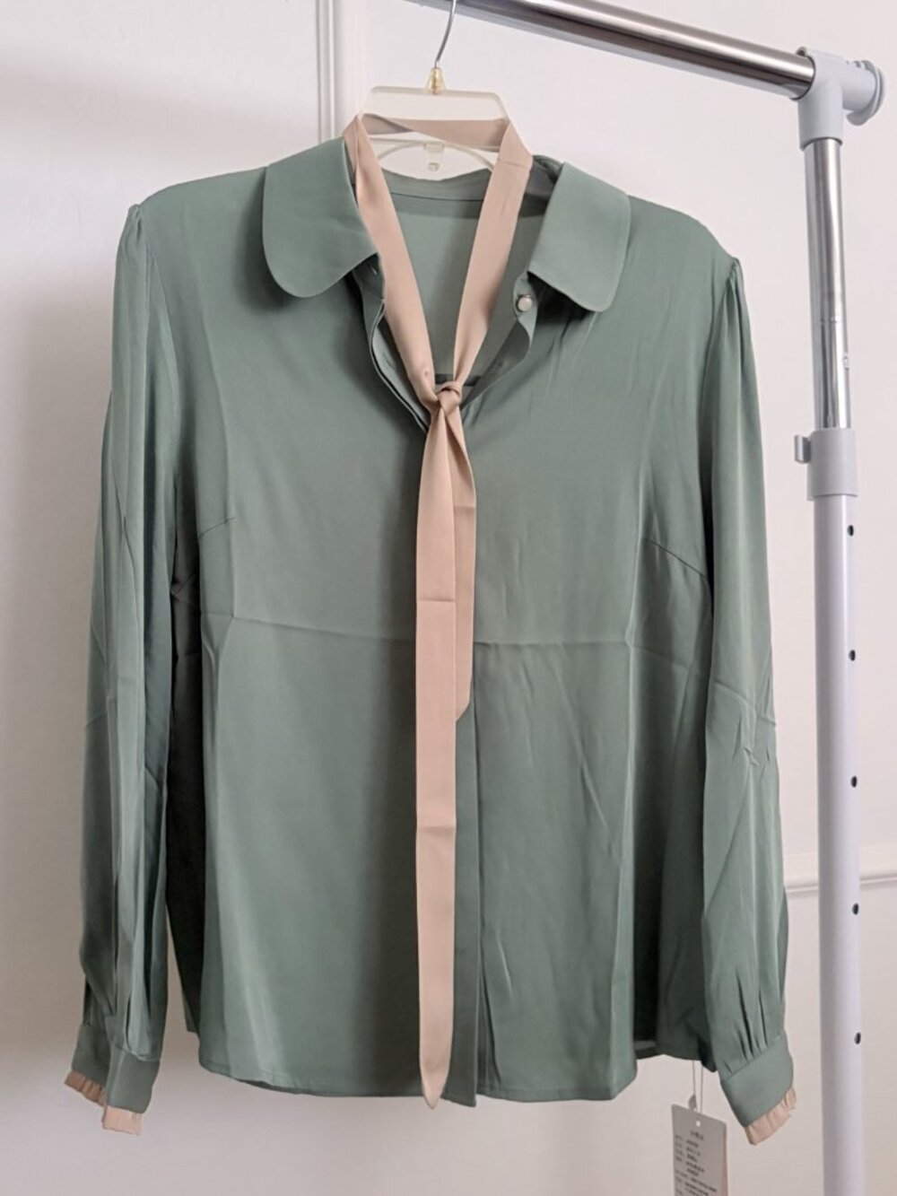 NWT Sage Green Tie-Neck Heavy Silk Blouse - Fits M (6-8)